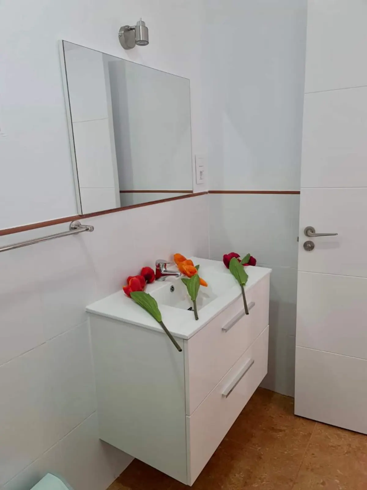Franmay 9: One-bedroom Penthouse with terrace — Full bathroom