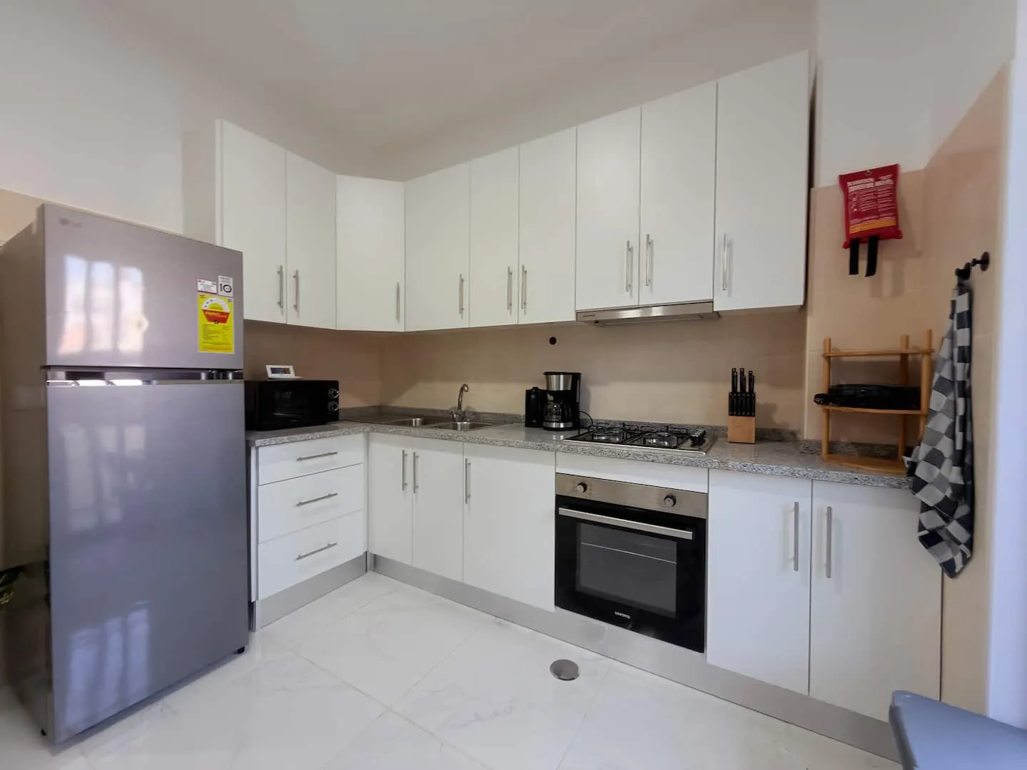 Casa Sanya — Full kitchen