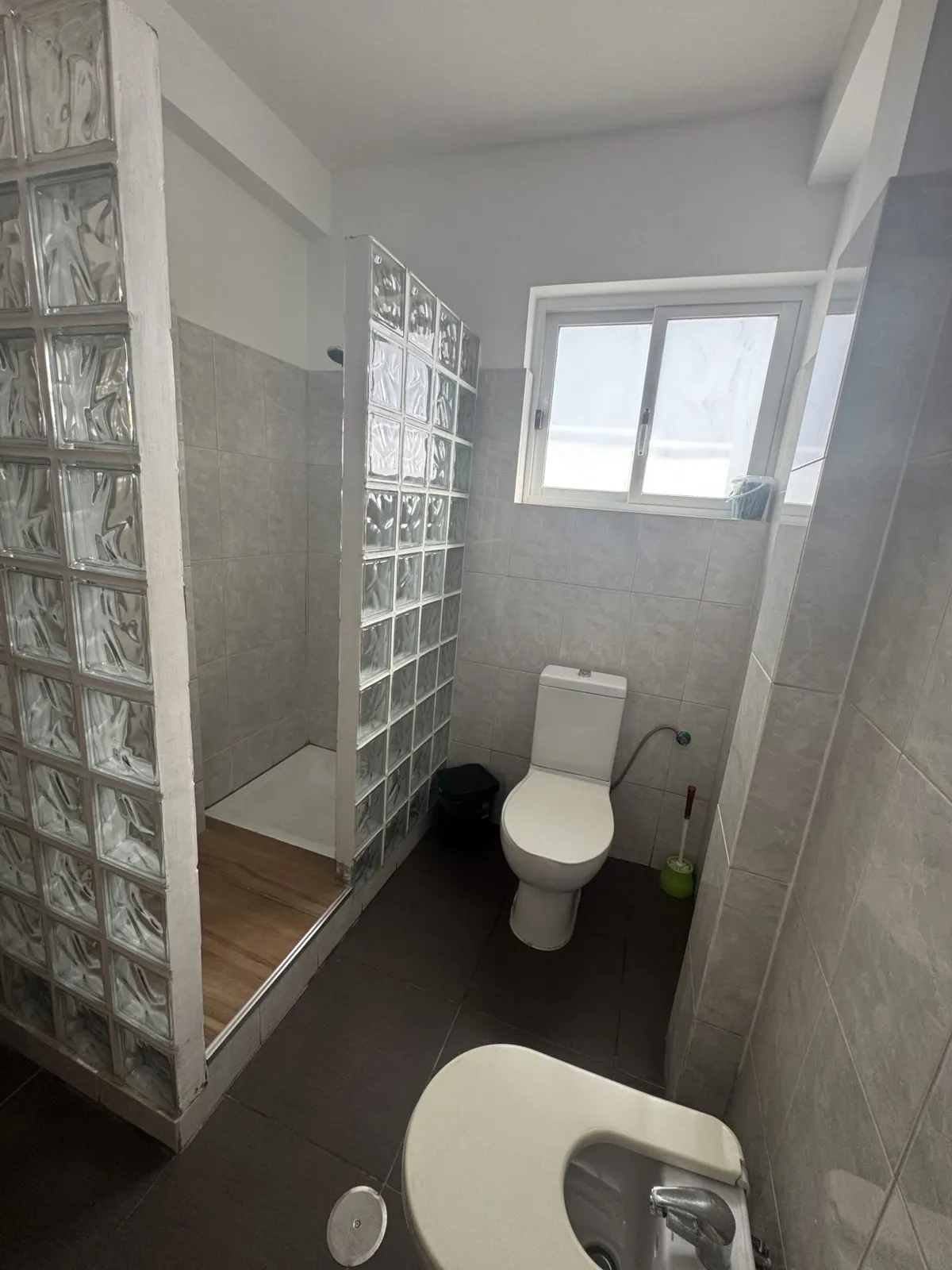 Holiday Properties Tropicana — Full bathroom