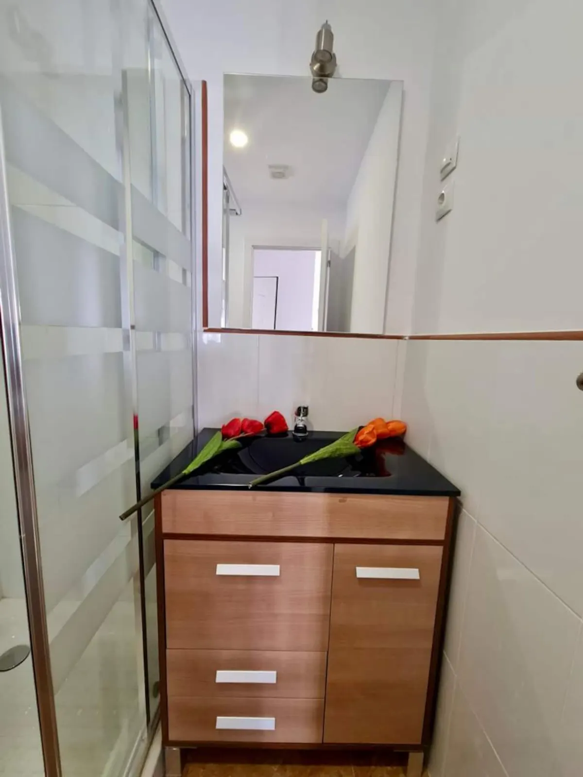 Franmay 7: Two-Bedroom Apartment with balcony — Full bathroom