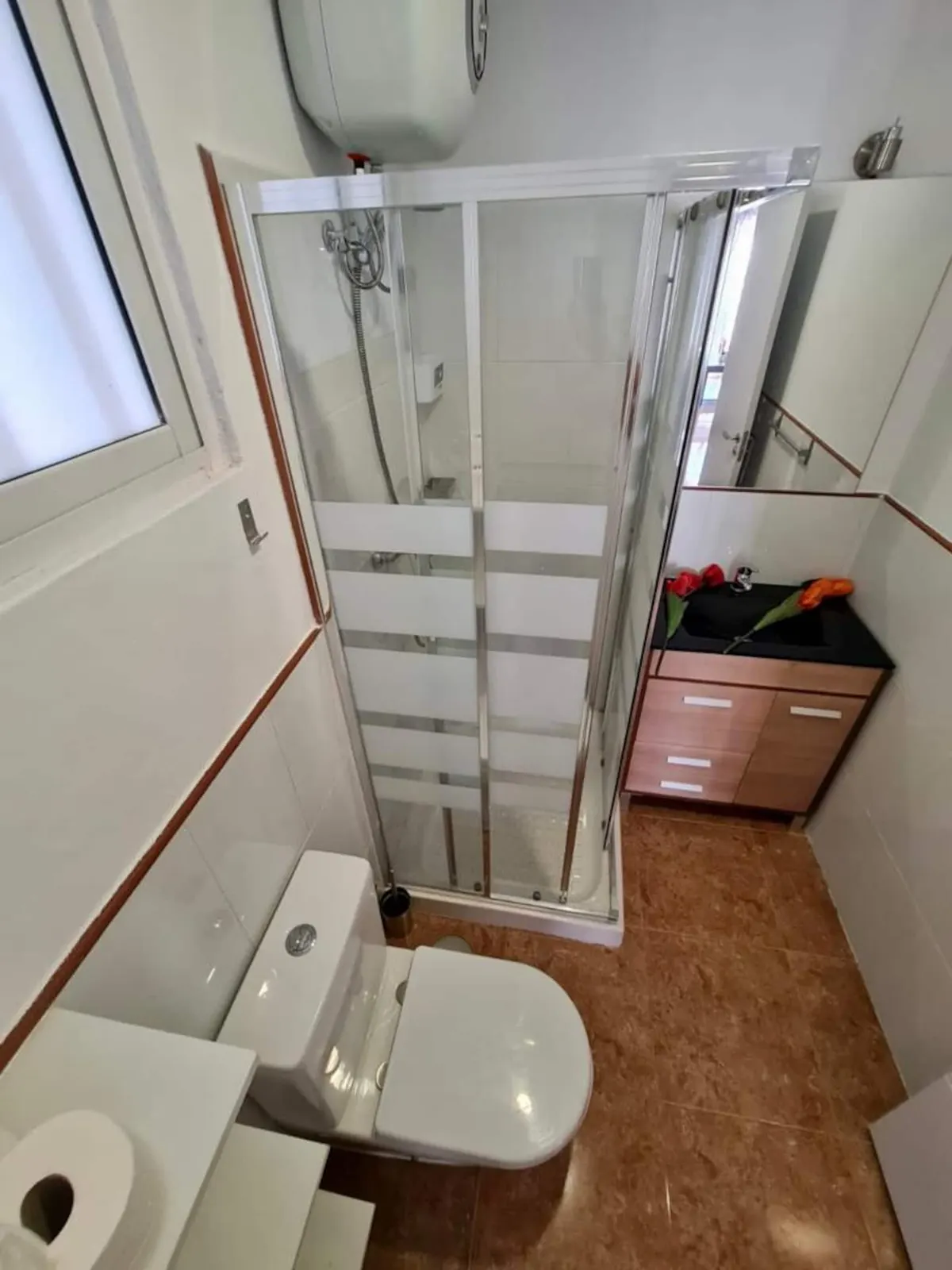Franmay 7: Two-Bedroom Apartment with balcony — Full bathroom