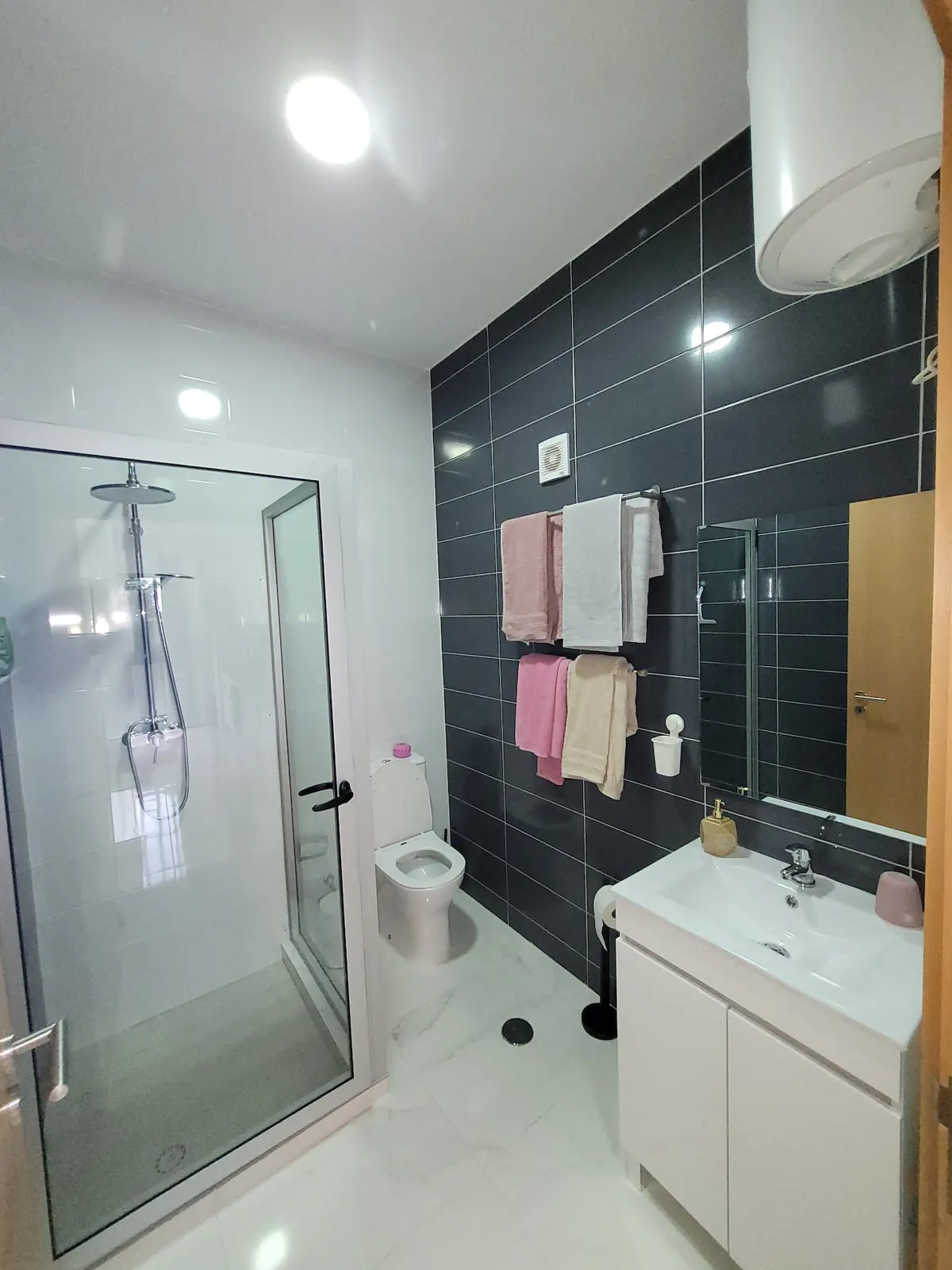 Casa Brothers no. 2 — Full bathroom