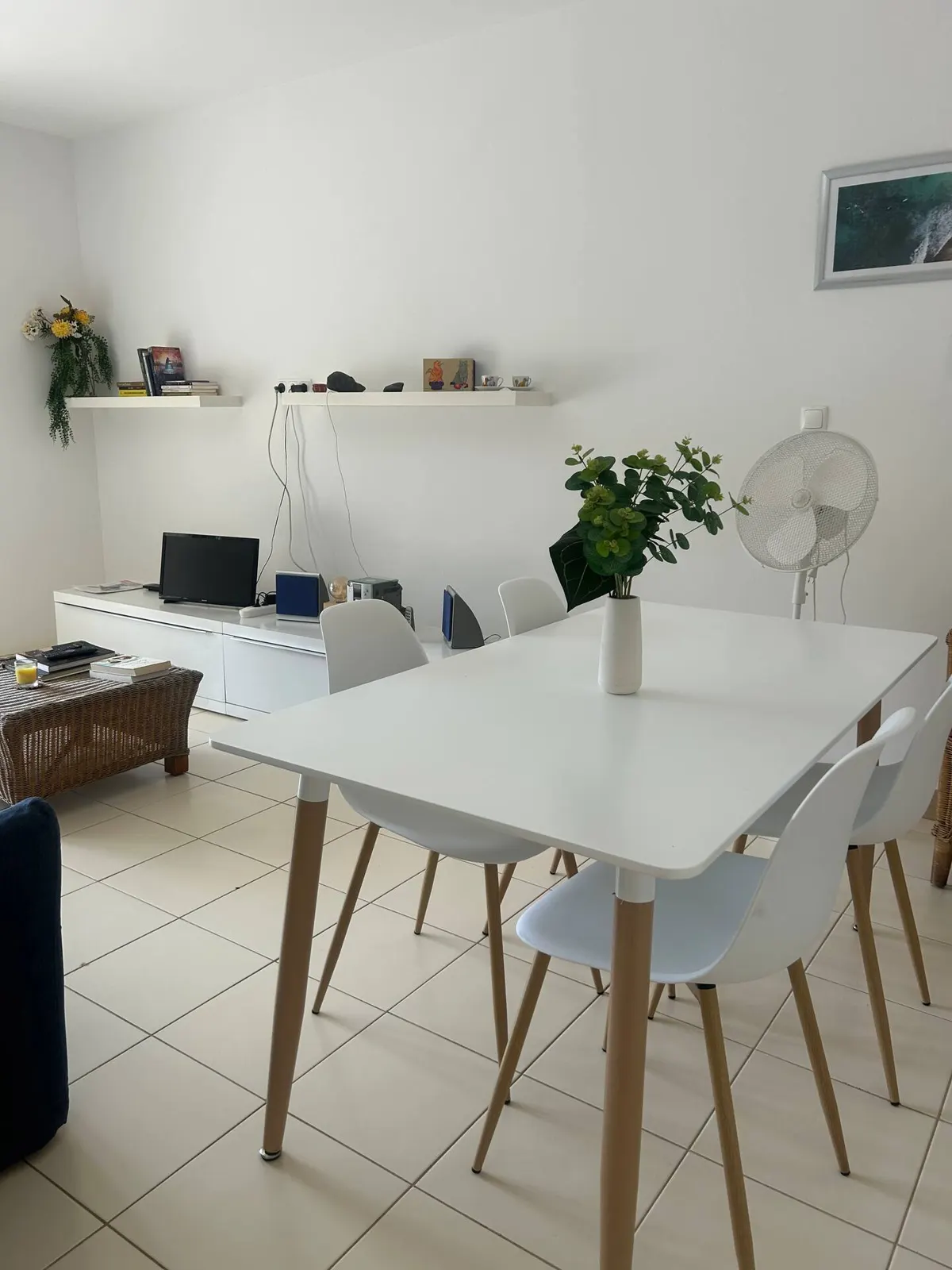 Good life is in Vila Verde Sal. — Living room