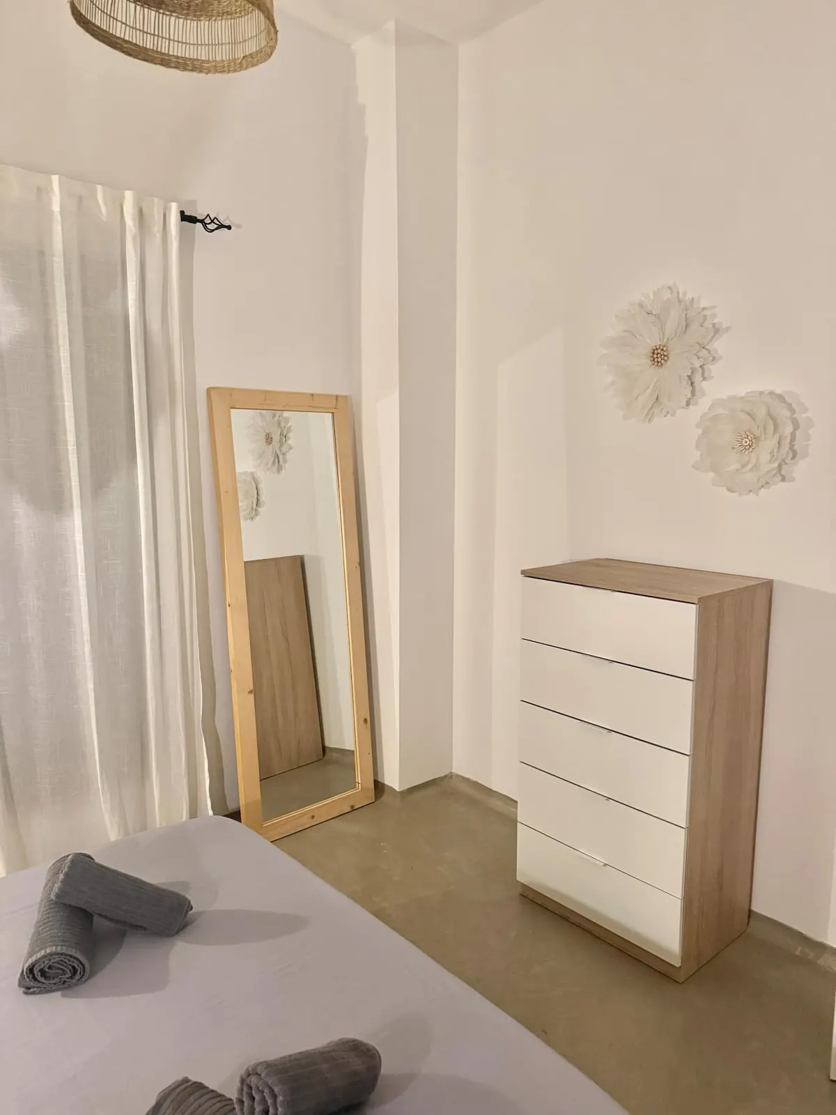 Rosalía, Our soul in every corner — Bedroom