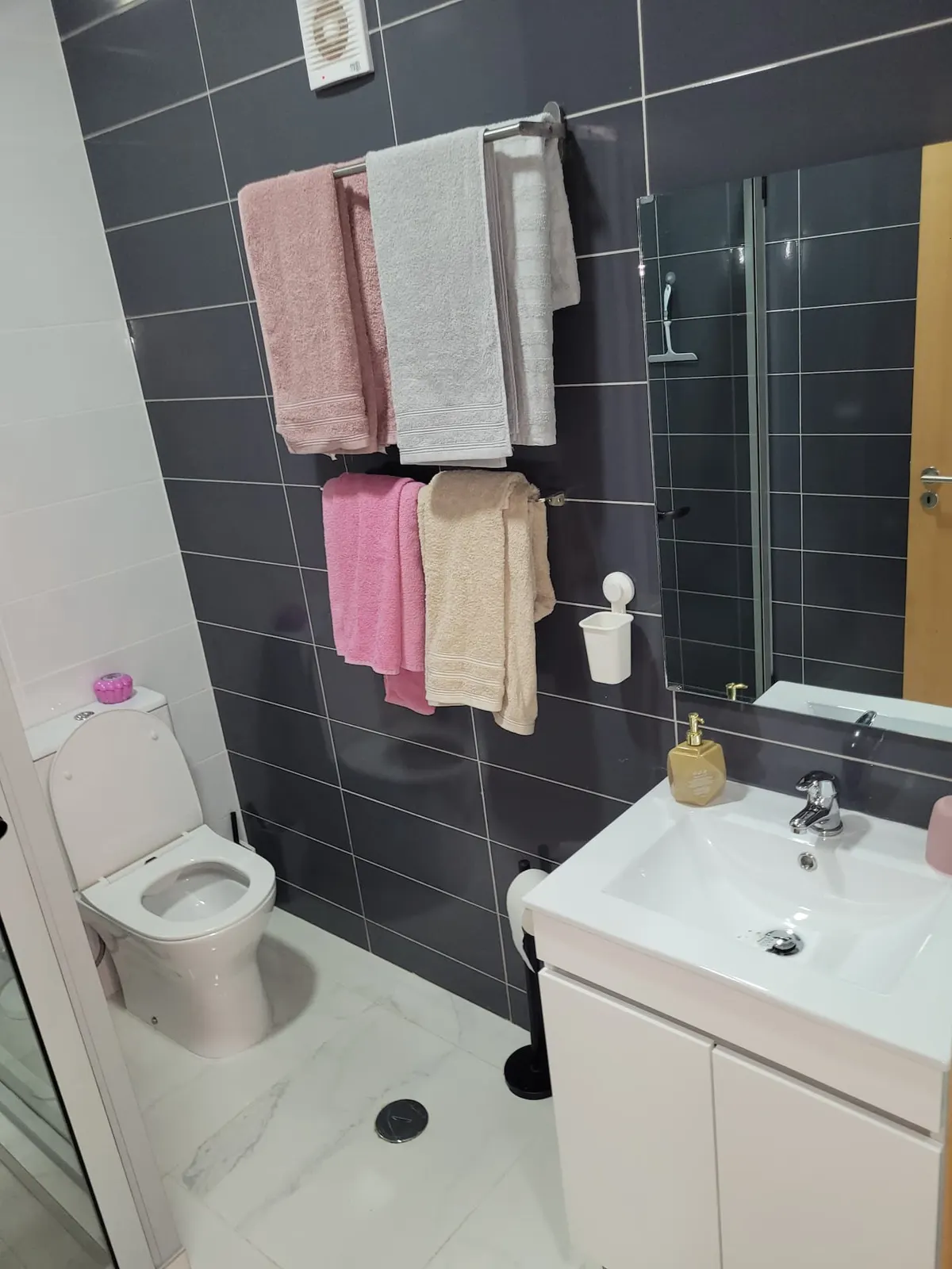 Casa Brothers no. 2 — Full bathroom
