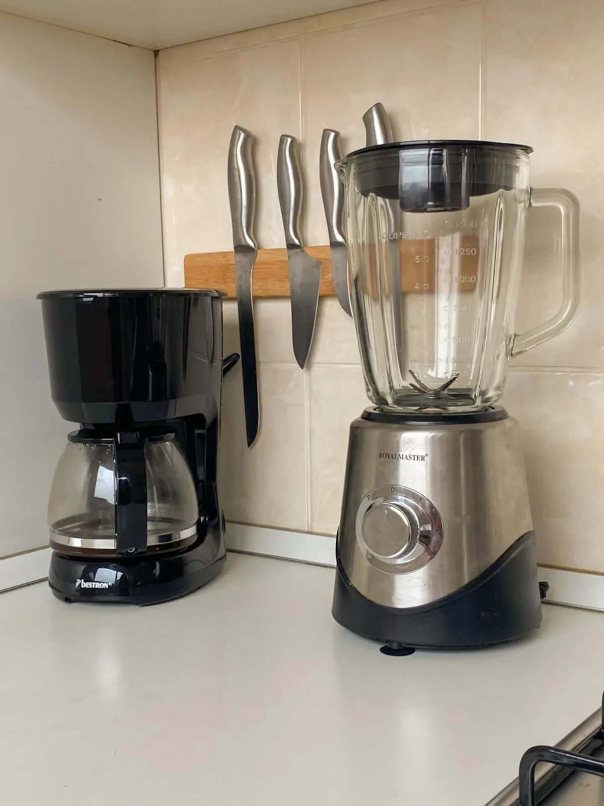 *Sal Cozy House* Penthouse | Wifi | Great location — Full kitchen