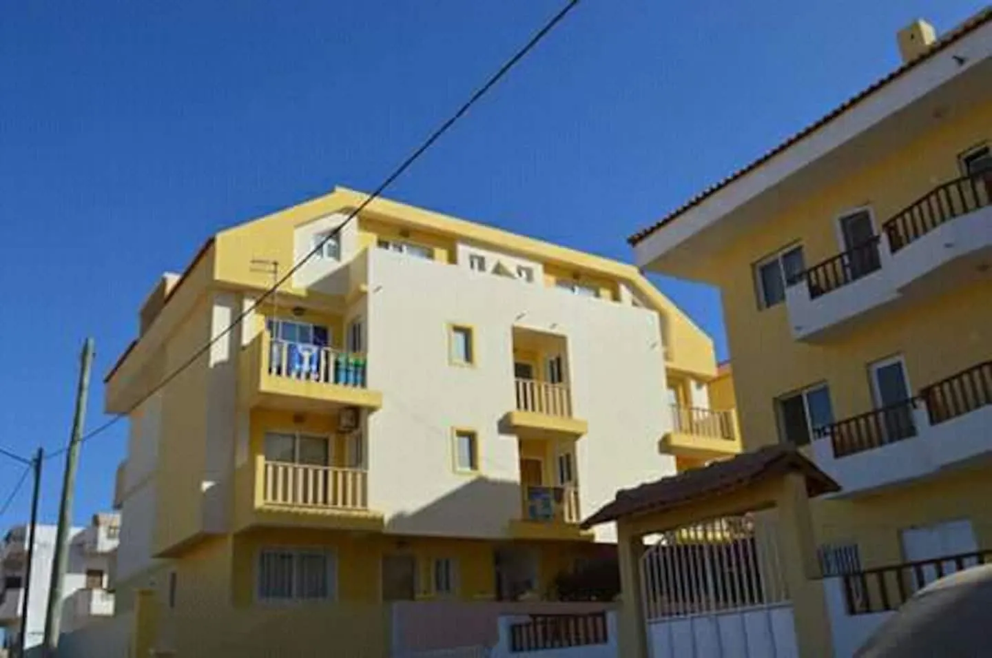 Holiday Properties Sea View Apartment — Exterior