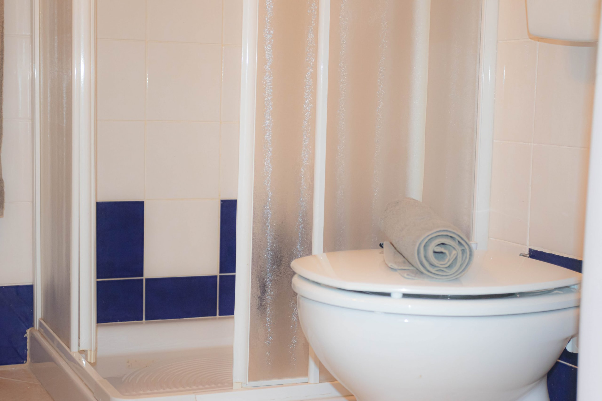 Santiago — bathroom with shower