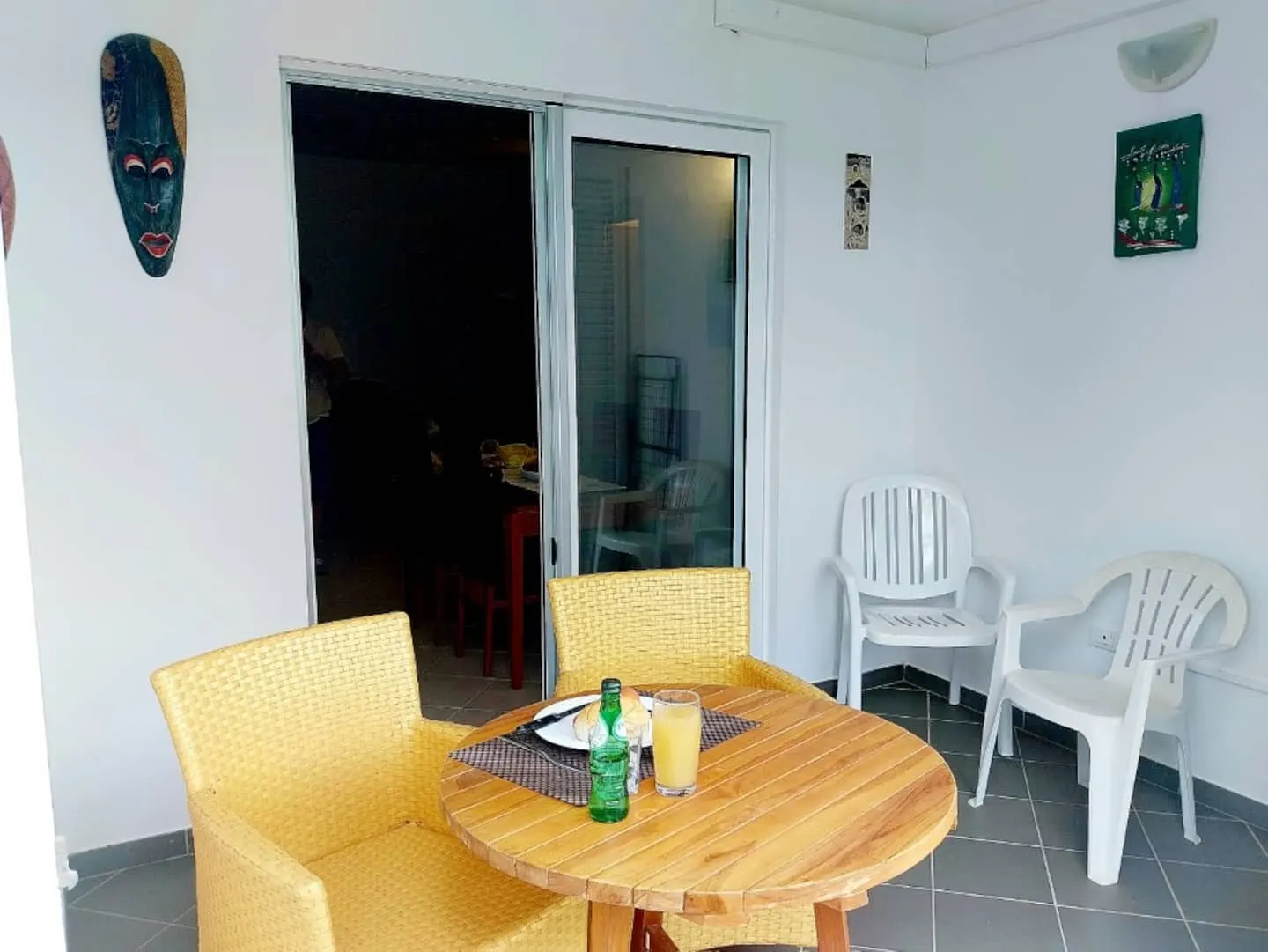 Leme apartment by the sea — Dining area