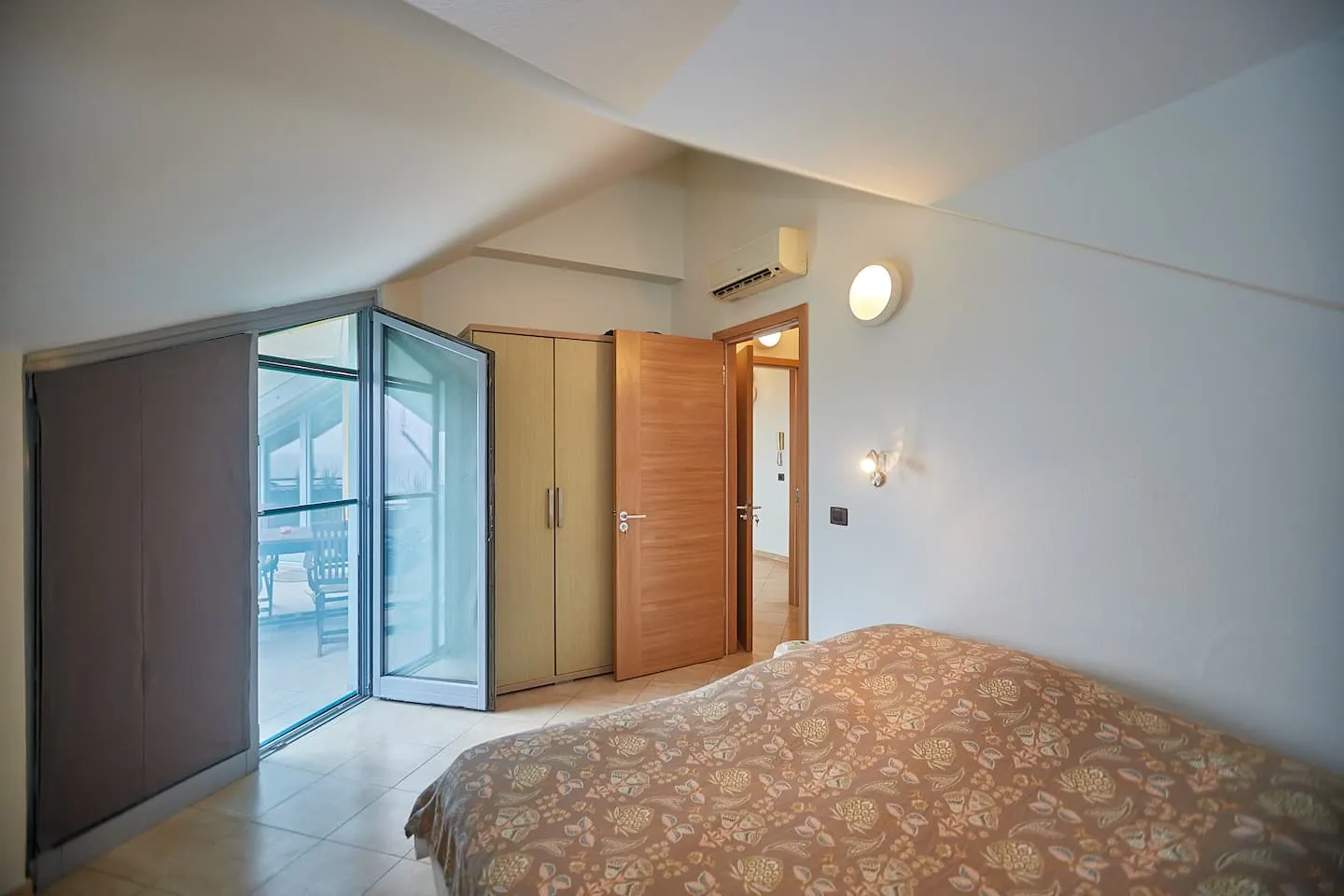 Breathtaking ocean view in city center — Bedroom 1