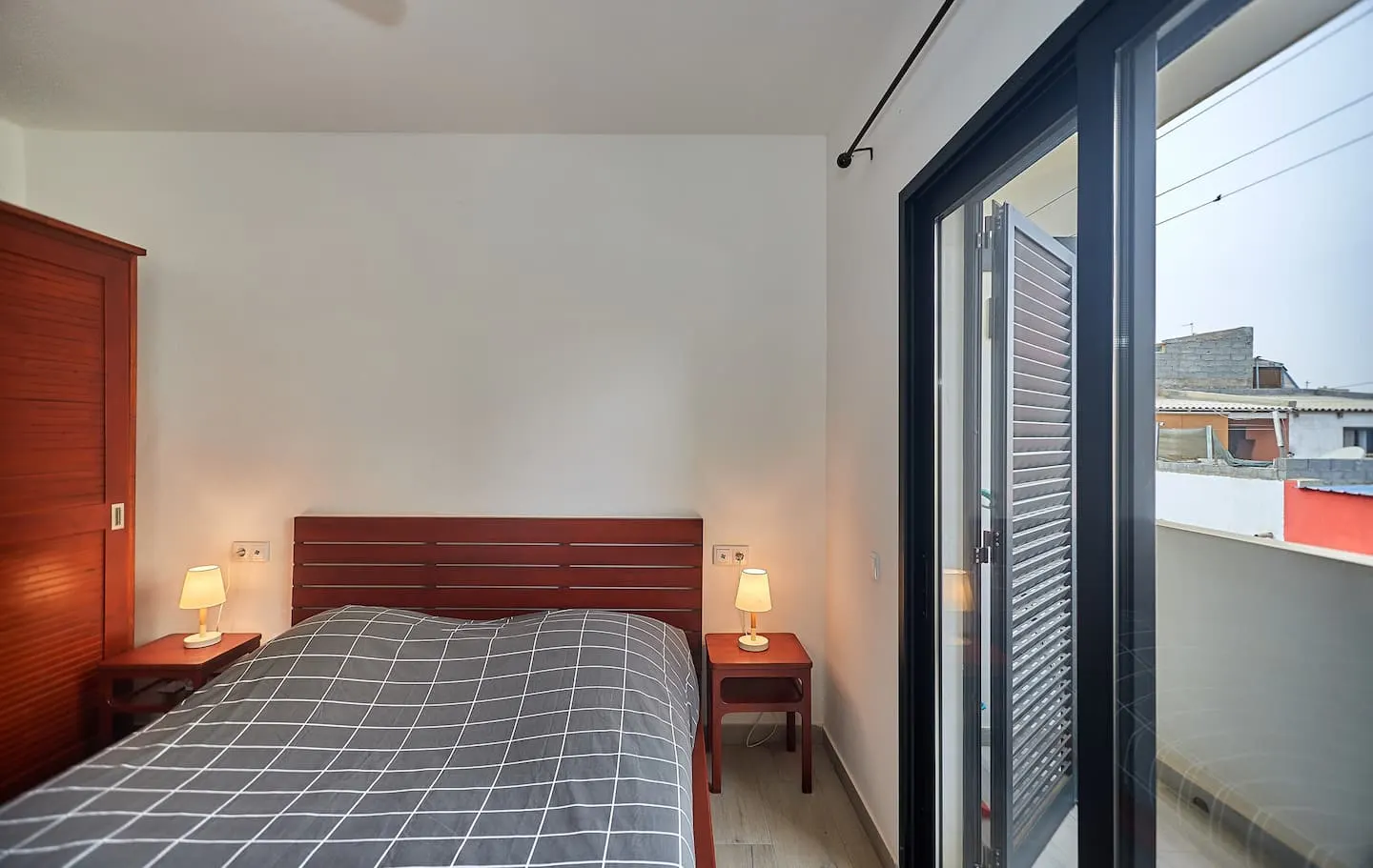 Modern escape near main street — Bedroom 1