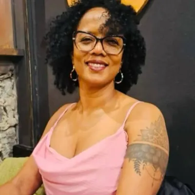 Host Romana