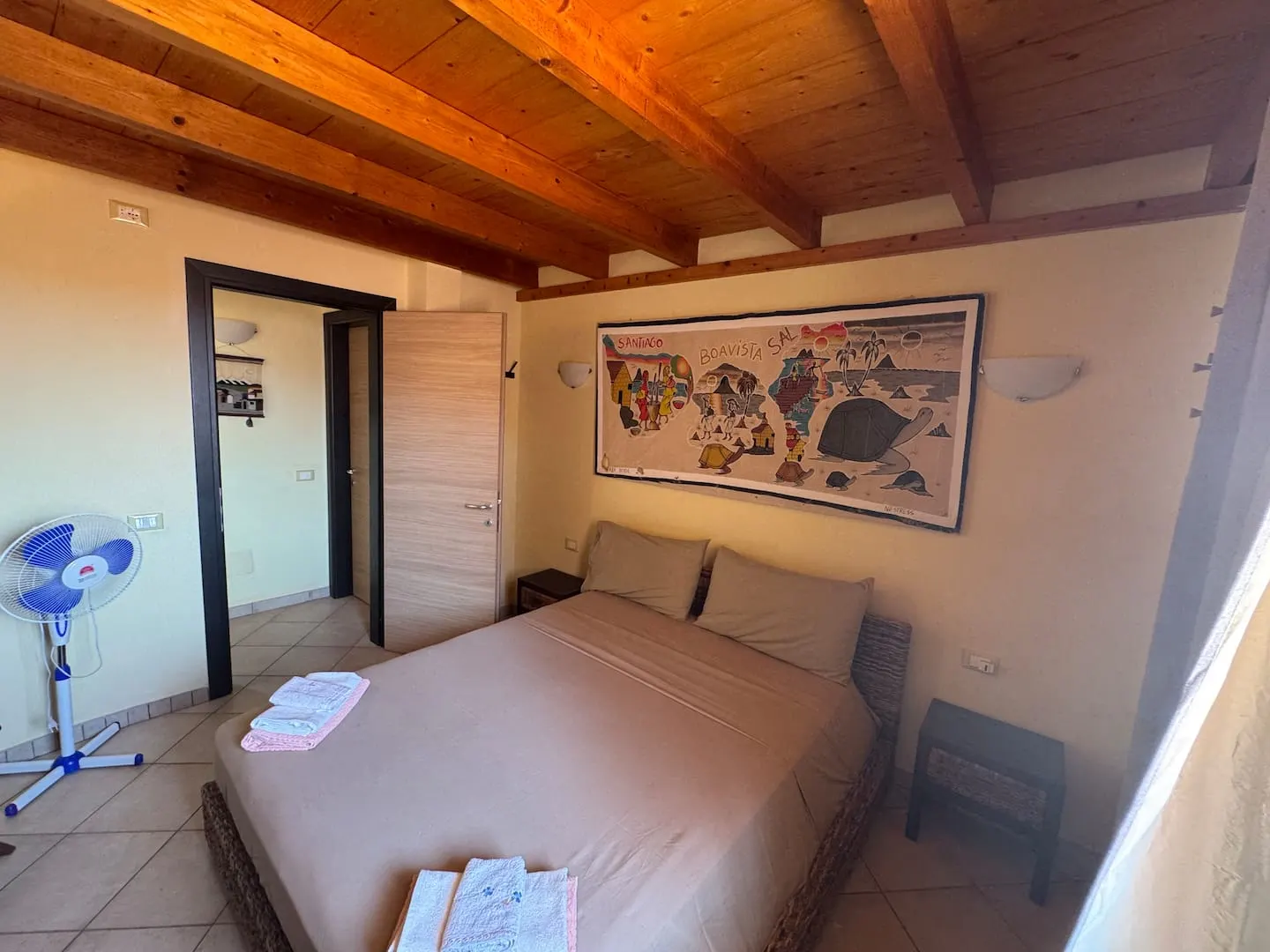 Holiday Properties Prestige Penthouse (Wi-Fi) — Bedroom 1
