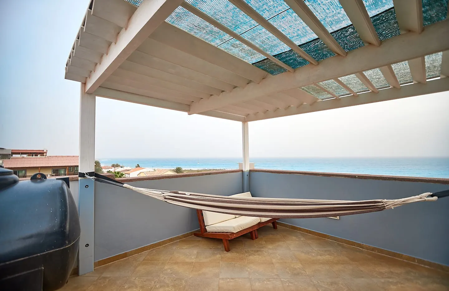 Breathtaking ocean view in city center — Exterior