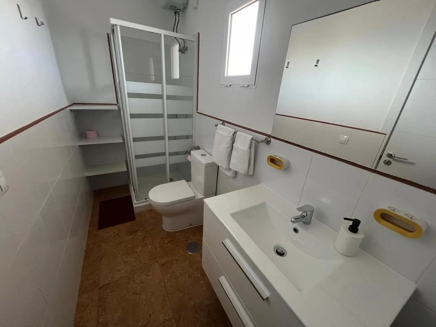 Franmay 9: One-bedroom Penthouse with terrace — Full bathroom