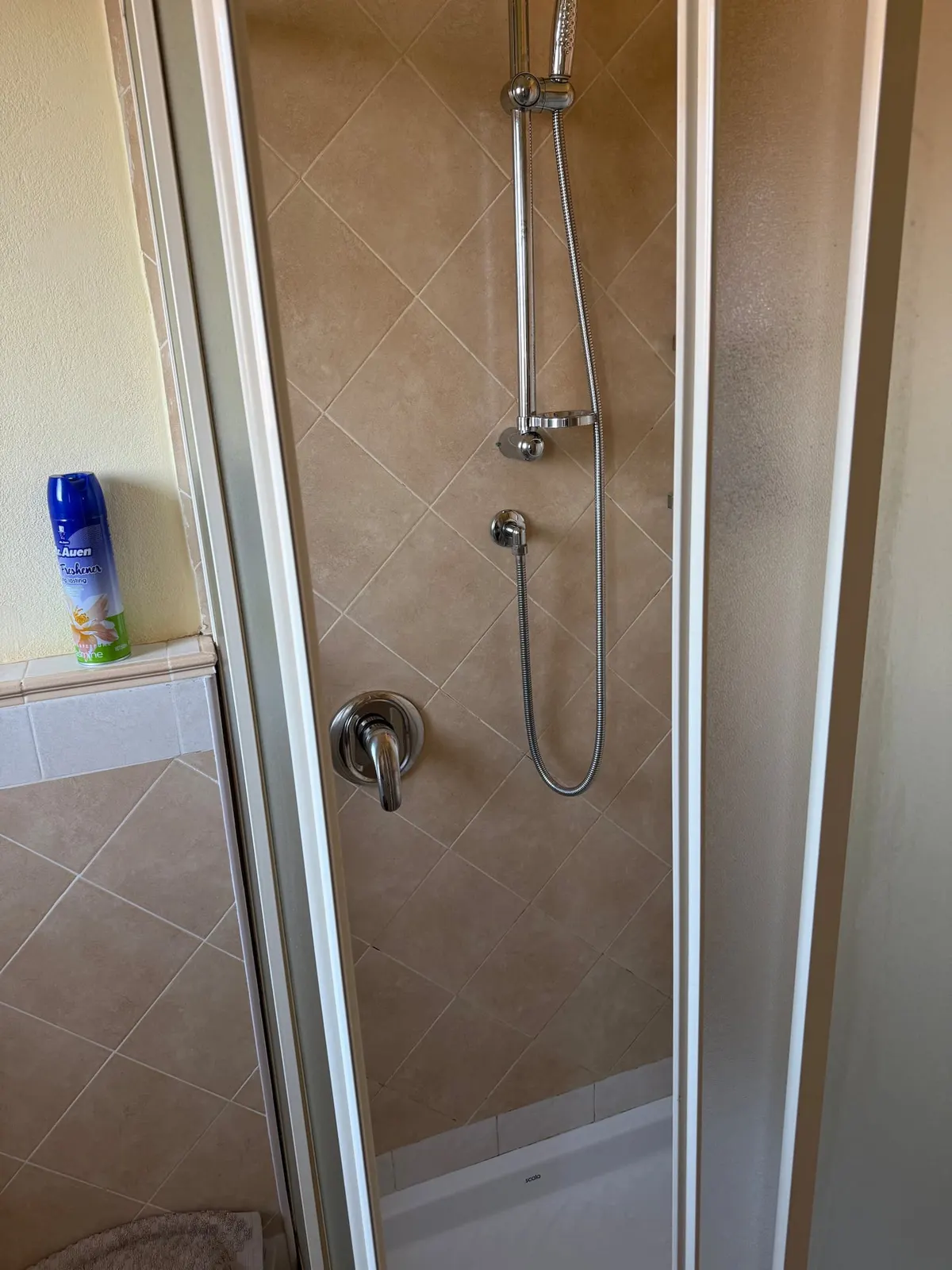 Seaside apartment in Shell Beach — Full bathroom