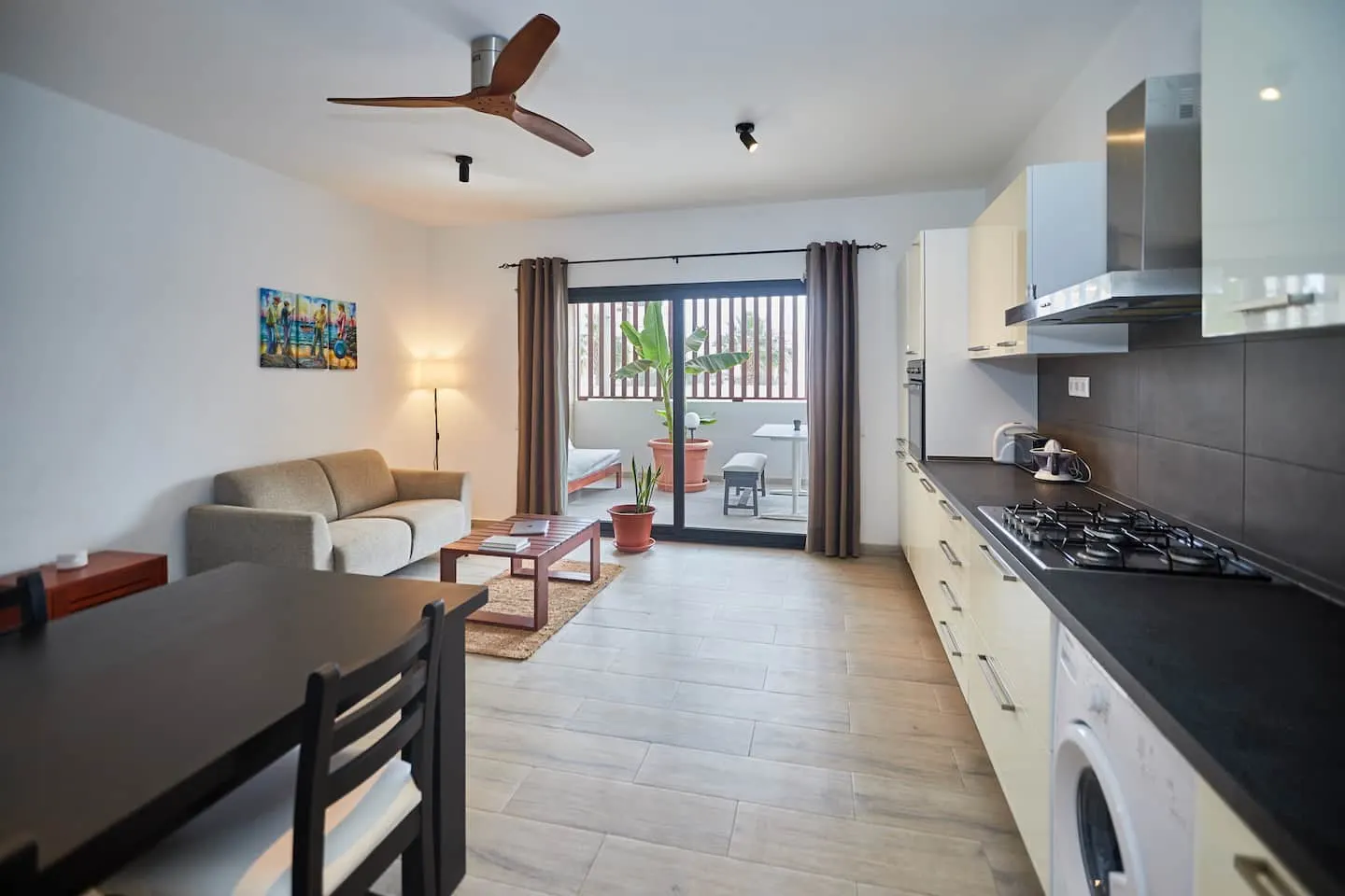 Modern escape near main street — Additional photos