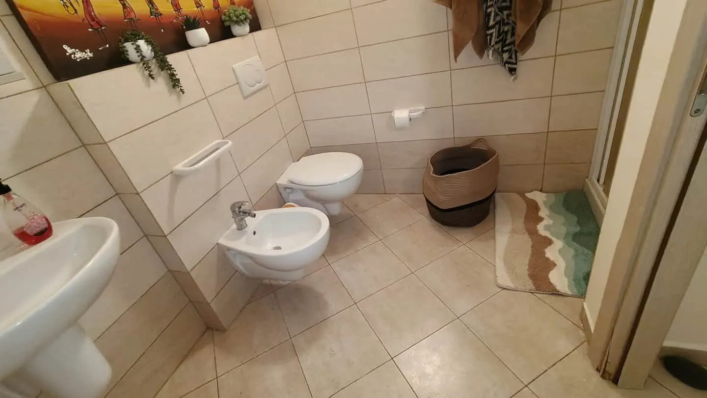Luxury three bed apartment — Full bathroom 2