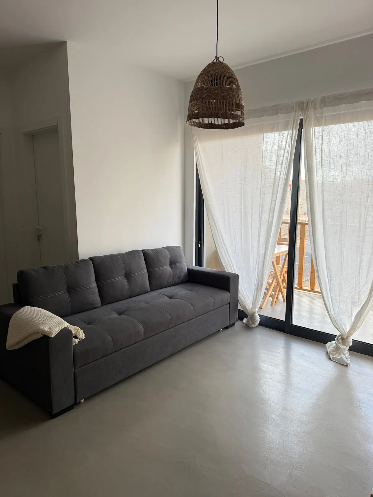 Modern Apartment with Terrace, fast wifi &elevator — Living room