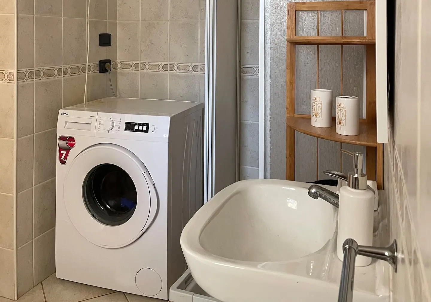 Casetta Alida | Bright Central Loft A/C & Starlink — Full bathroom