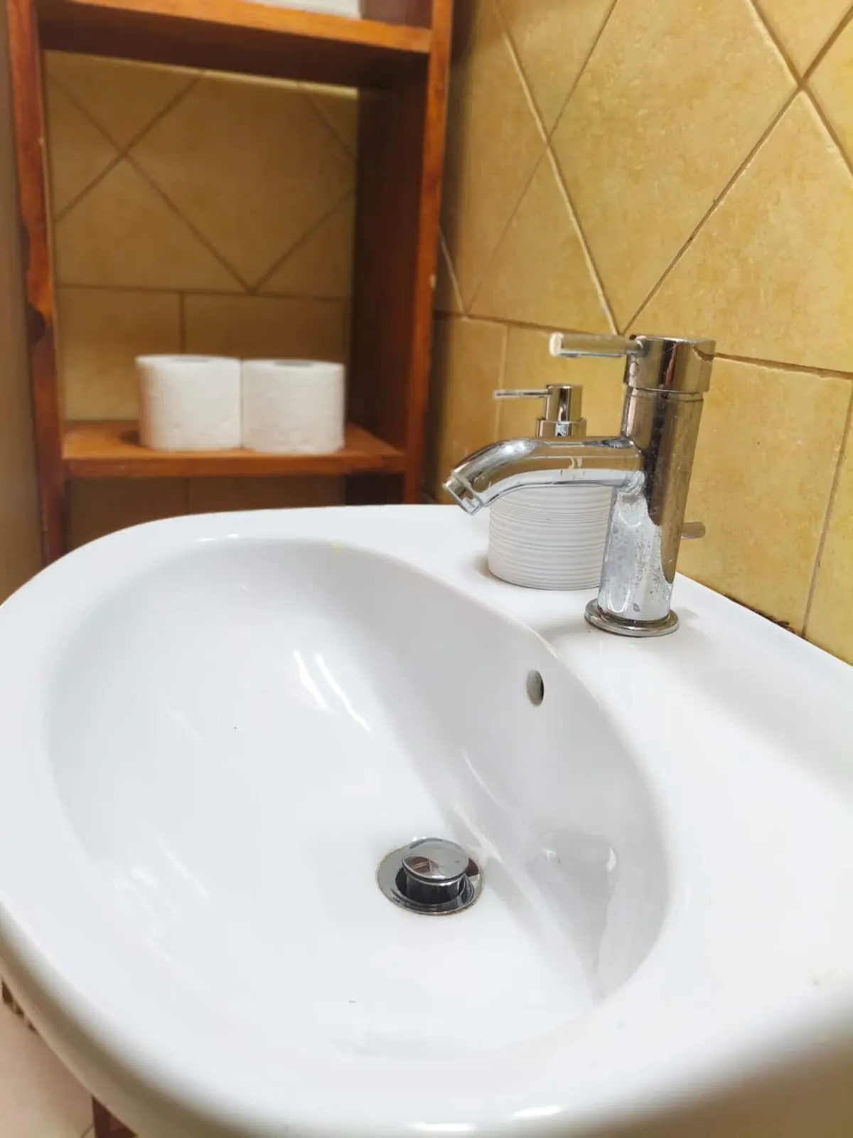 HostySpot | Coqueiro T1 — Full bathroom