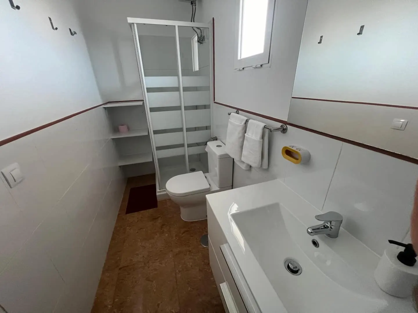 Franmay 9: One-bedroom Penthouse with terrace — Full bathroom