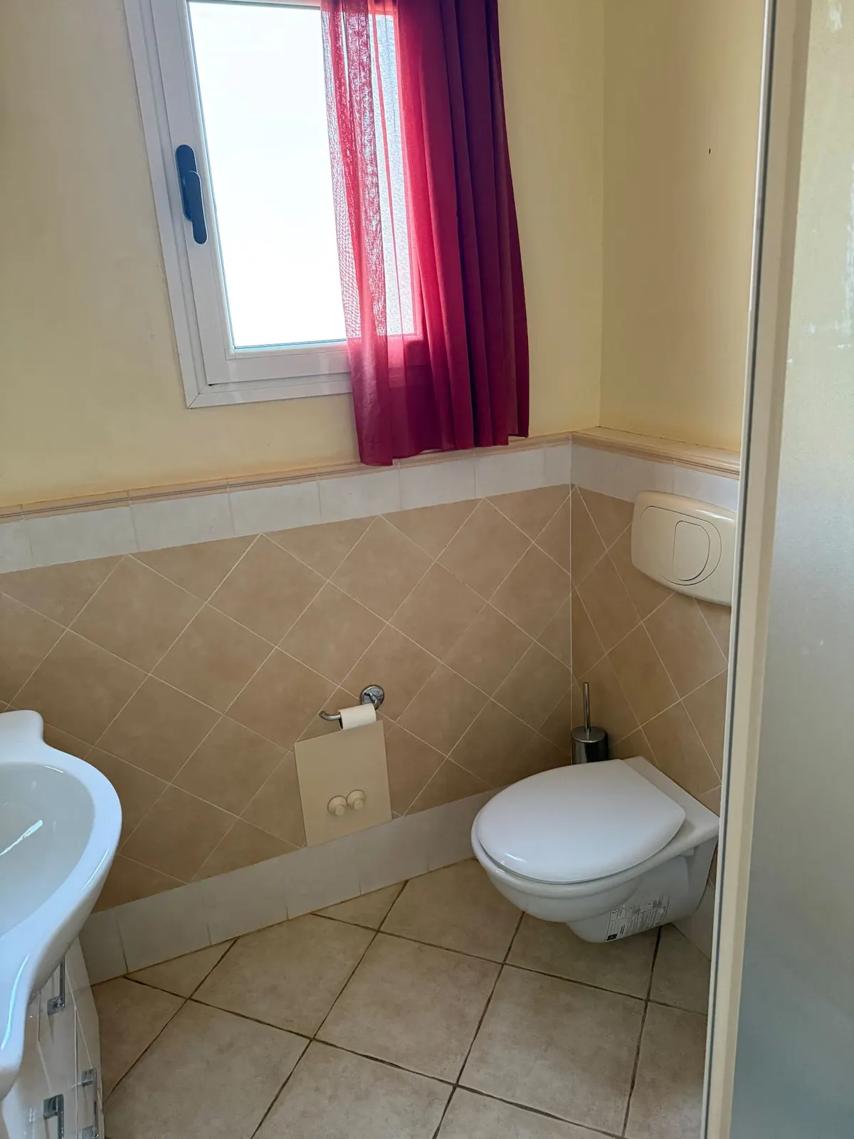 Seaside apartment in Shell Beach — Full bathroom