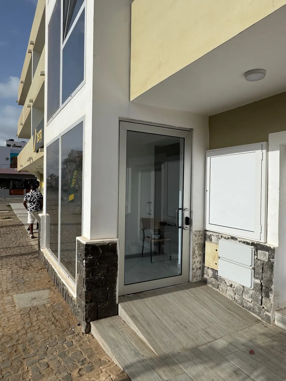 Oceanfront in Centre — Exterior 2