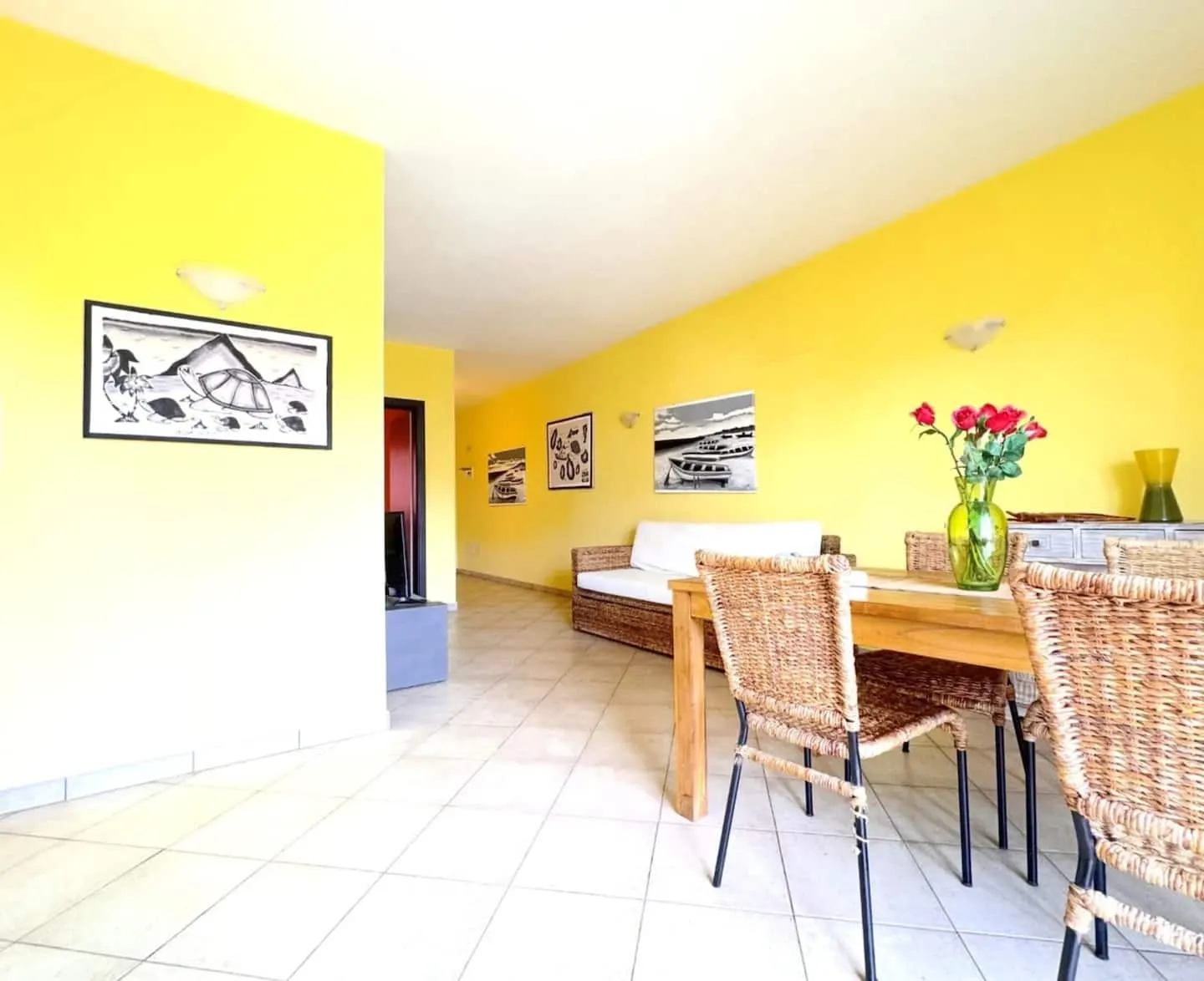 Holiday Properties Prestige2 (Wifi) — Dining area