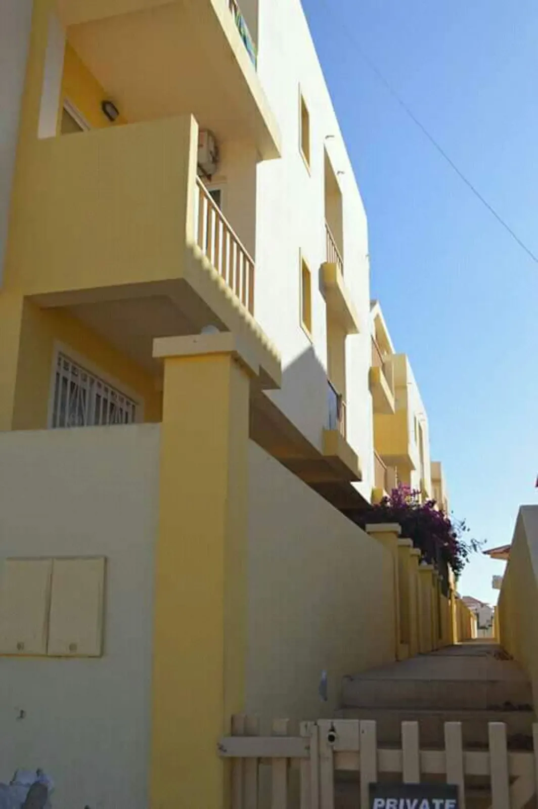Holiday Properties Sea View Apartment — Exterior