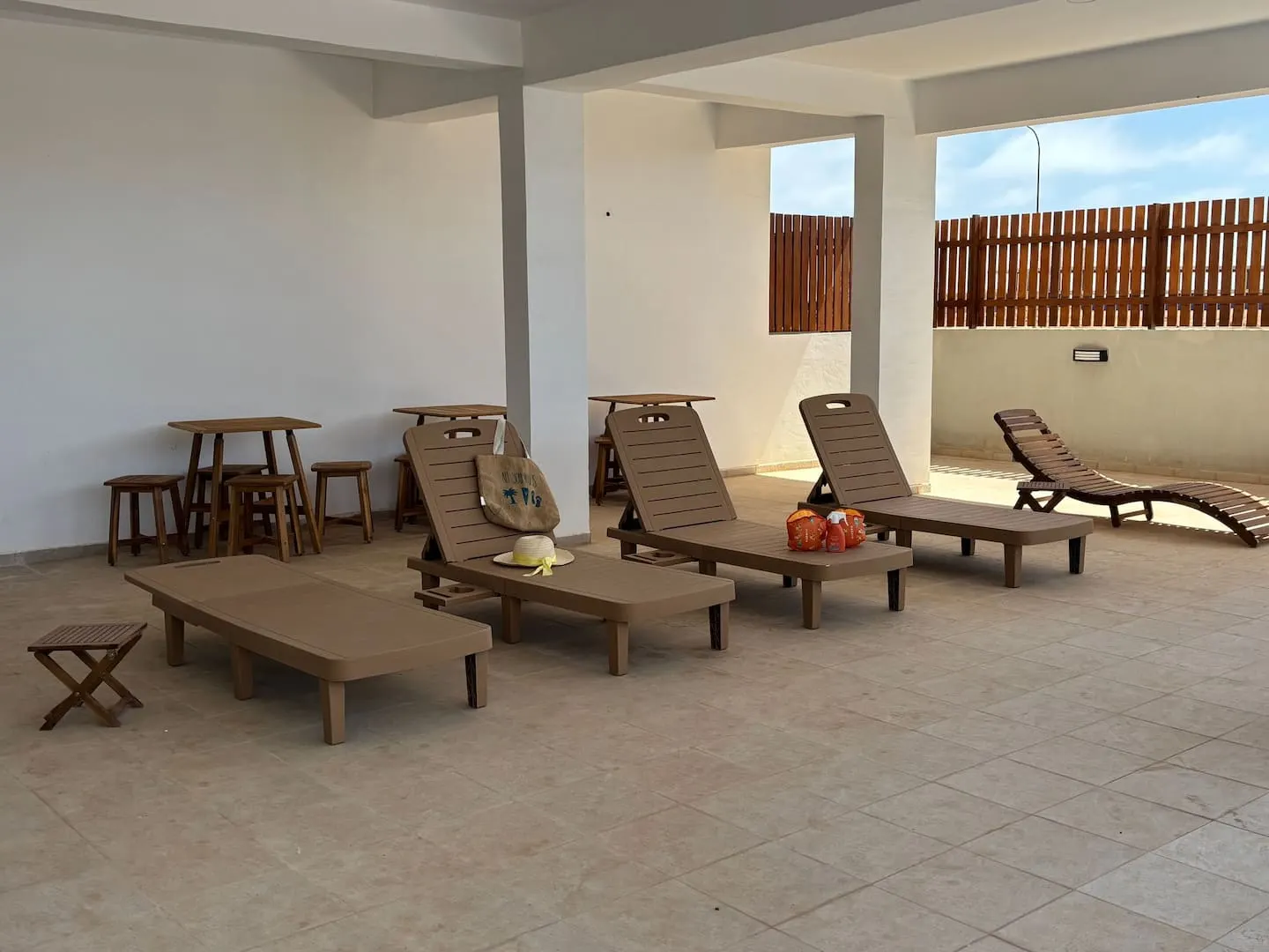 JoLi Beach House - Charming Third Floor T1 Center — photo 28