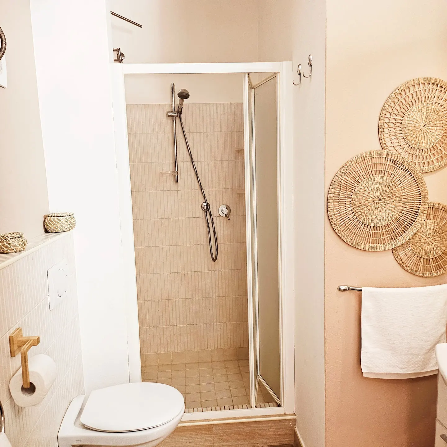Magnolia — Full bathroom