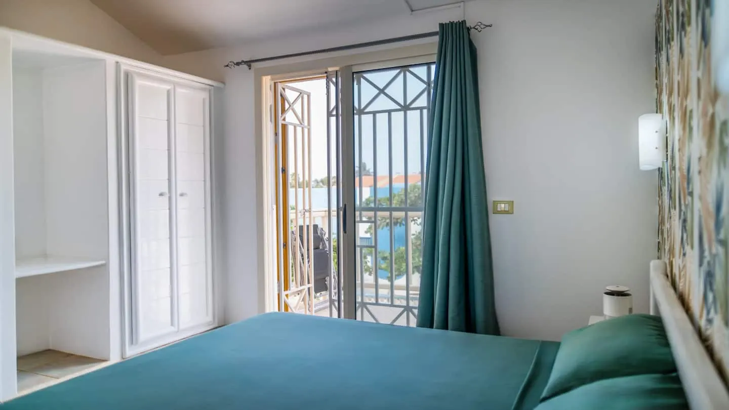 Enchanting sea front — Bedroom 1