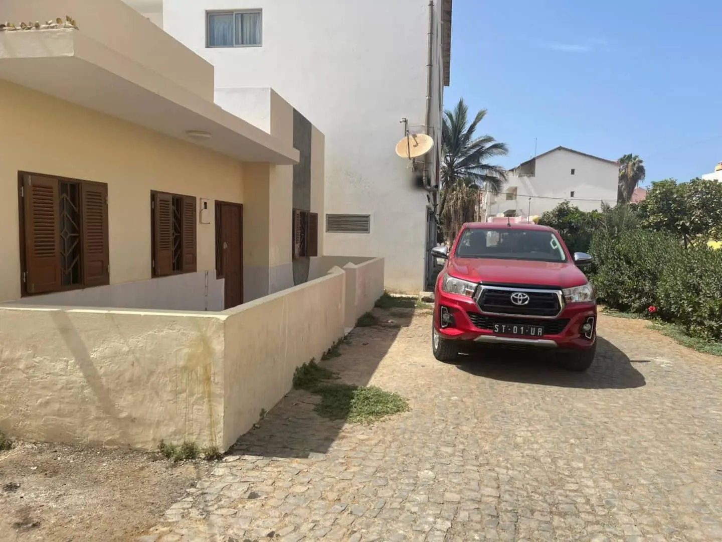 Soares & House — Exterior
