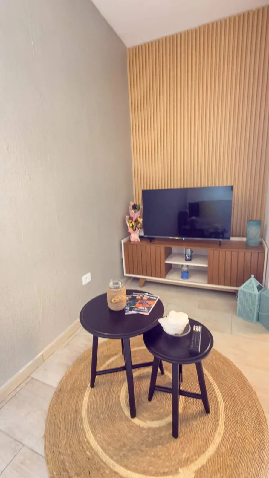 InkHouse C02 — Living room