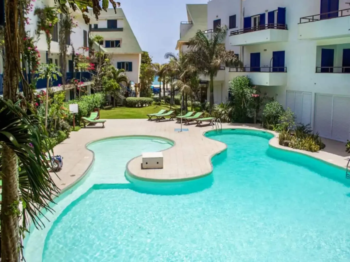 Leme apartment by the sea — Pool
