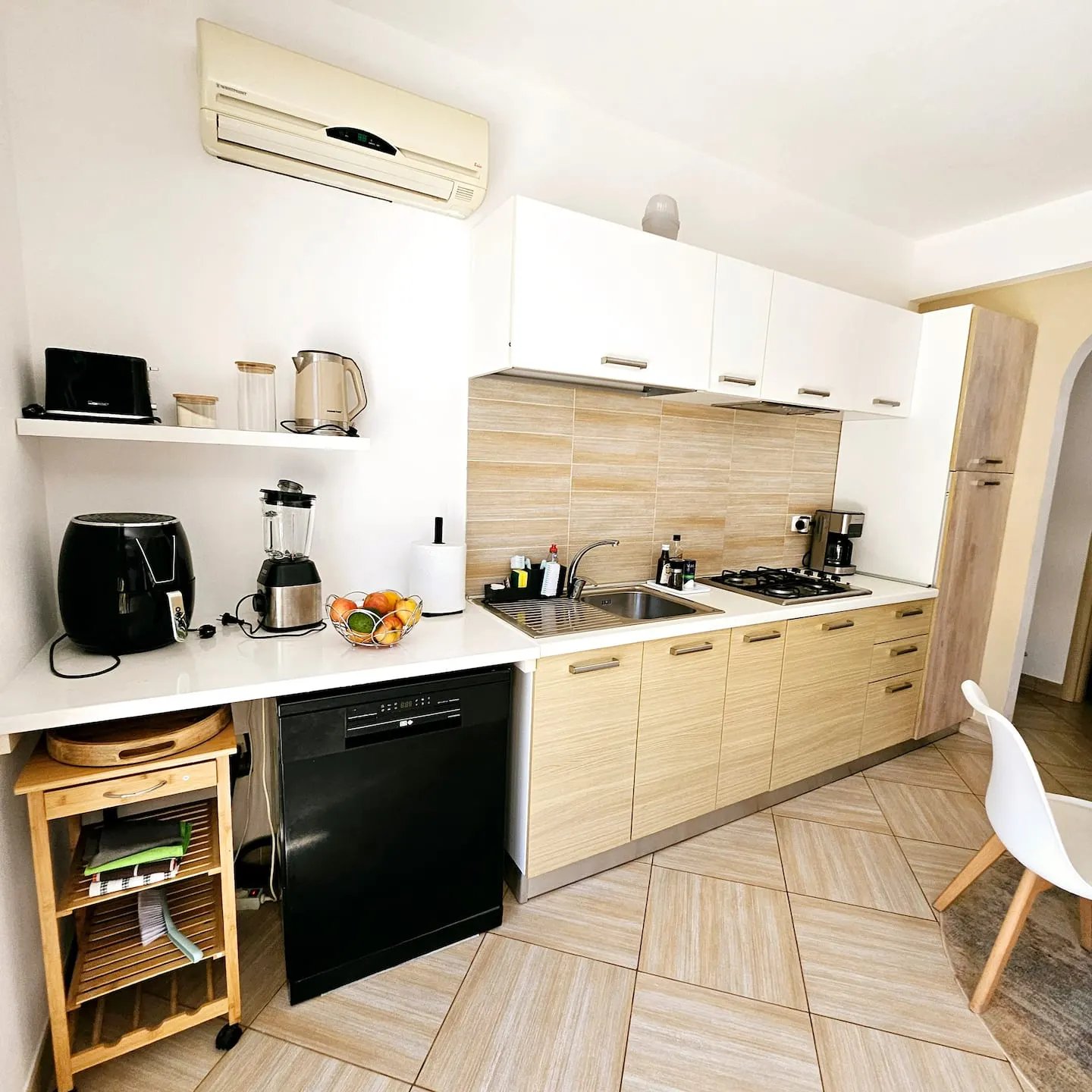Magnolia — Full kitchen