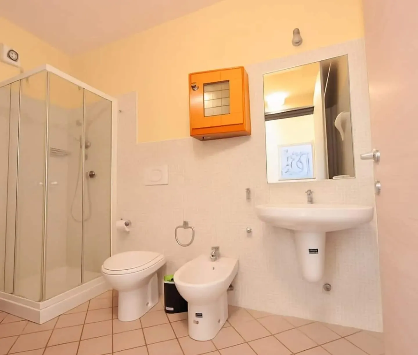 Holiday Properties Prestige2 (Wifi) — Full bathroom