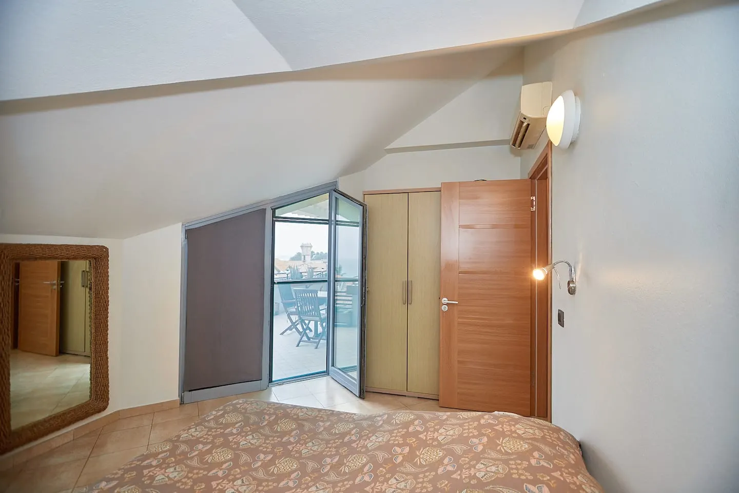 Breathtaking ocean view in city center — Bedroom 1