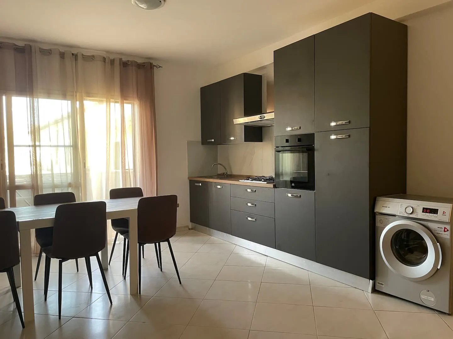 IVORY MOON | New Central 2BR 2Bath with A/C — Full kitchen