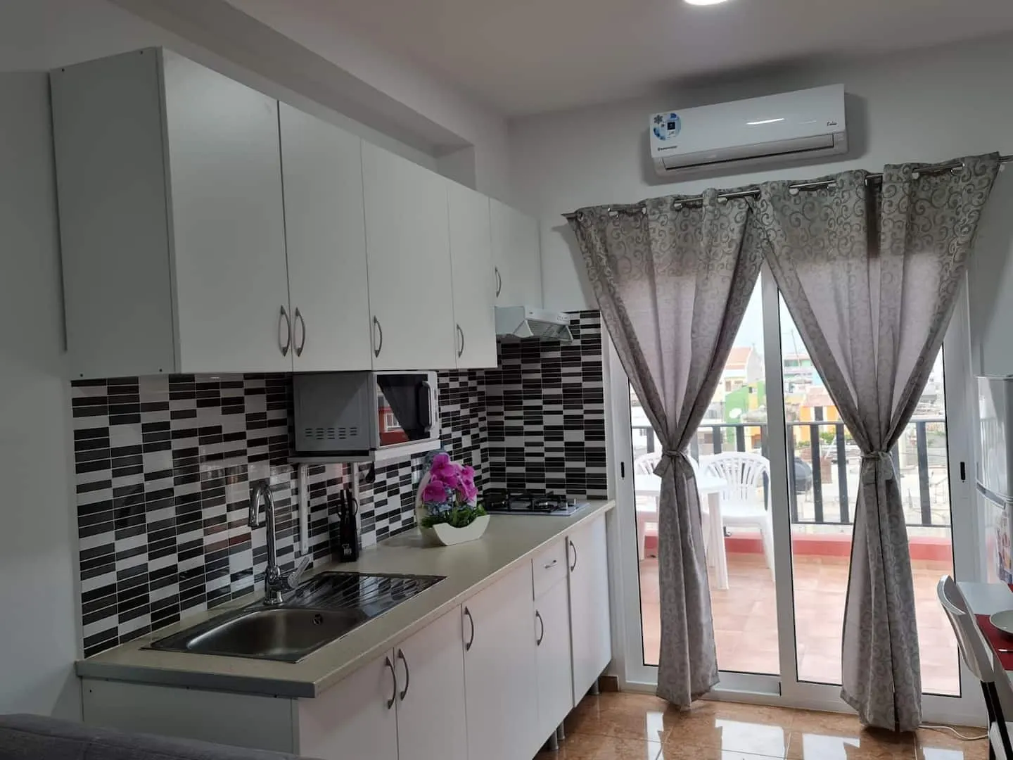 Franmay 8: One-bedroom Penthouse with terrace — Full kitchen