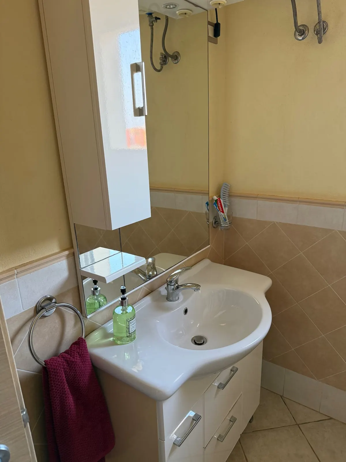 Seaside apartment in Shell Beach — Full bathroom