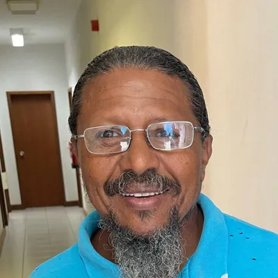 Host Efrem