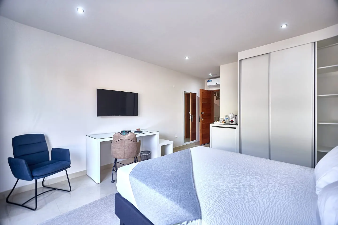 Cam's Suites 101 — Bedroom