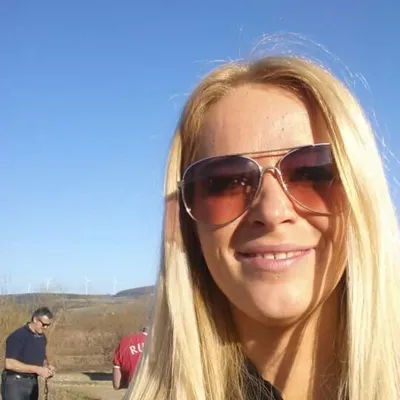 Host Nadia