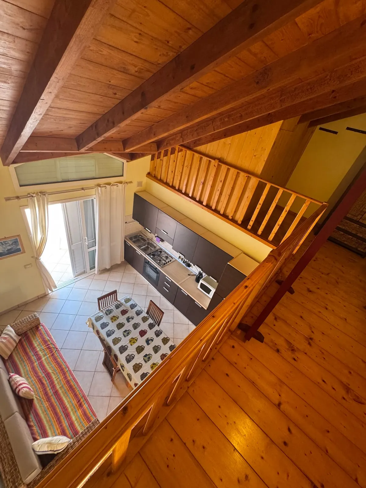 Holiday Properties Prestige Penthouse (Wi-Fi) — Dining area