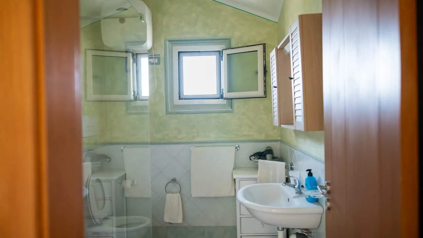 Enchanting sea front — Full bathroom