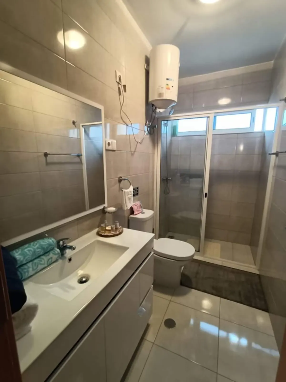 New, Modern, and Cozy 3 Bedroom Apartment. — photo 7