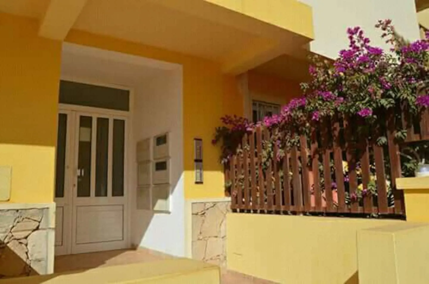 Holiday Properties Sea View Apartment — Exterior