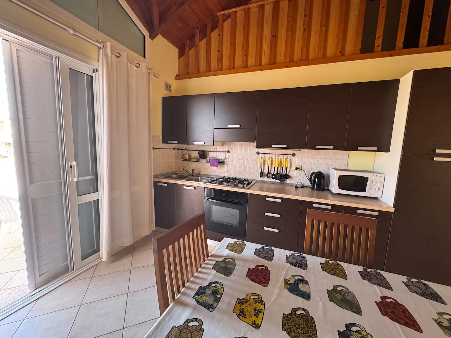 Holiday Properties Prestige Penthouse (Wi-Fi) — Full kitchen